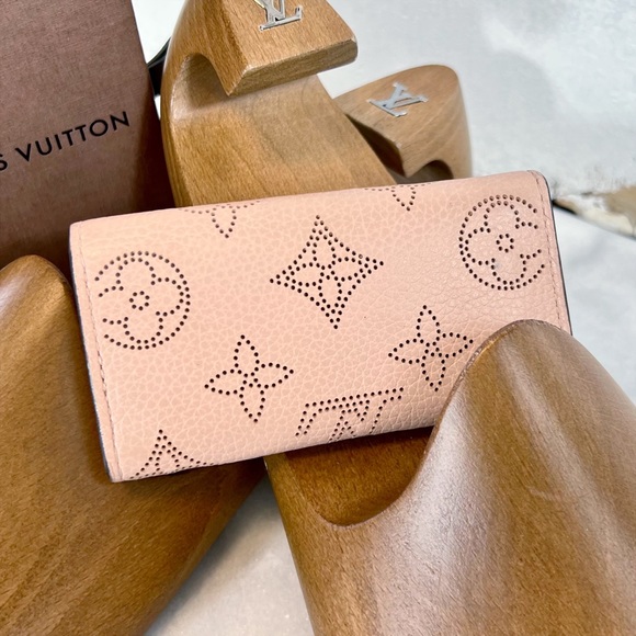 Louis Vuitton Rare “Mahina” Baby Pink Leather Key Cles - Picture 2 of 8